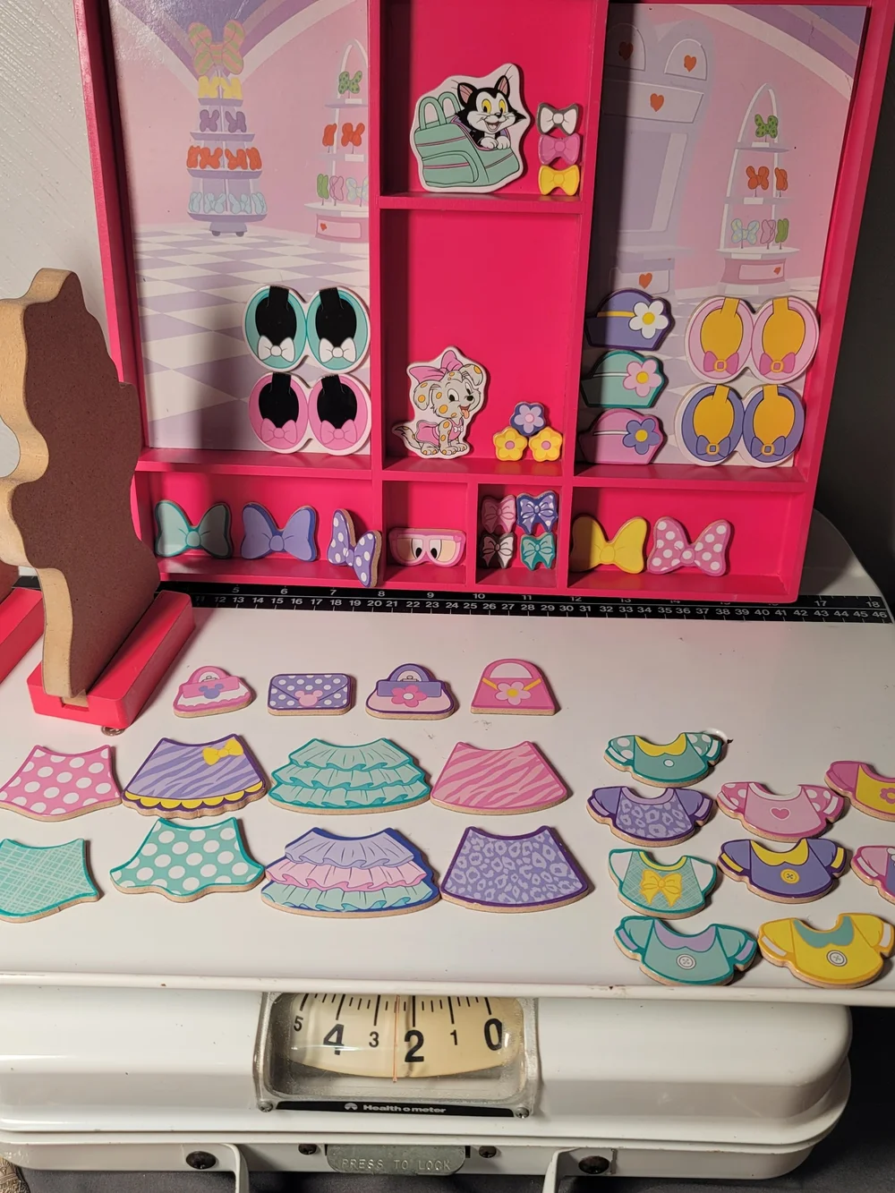 LN Disney Melissa & Doug Minnie & Daisy Wooden Magnetic Dress-Up Dolls With Tray
